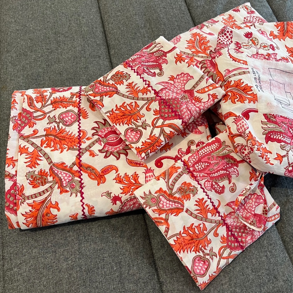 ROBERTA ROLLER RABBIT- 4-PcAmanda Cotton Sheet Set $268- Pink/Orange/Whit- Queen